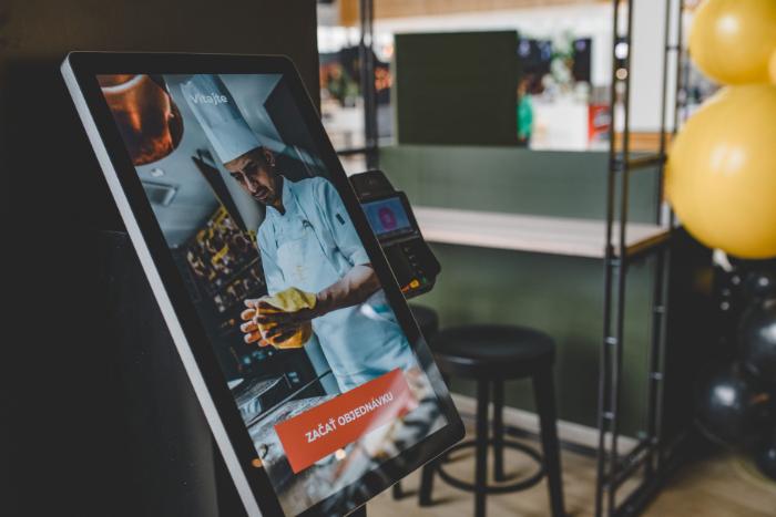 Samoobslužn&yacute; kiosk v prev&aacute;dzke Nivy